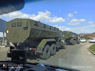 В Мукачево заметили военную спецтехнику в сопровождении полиции