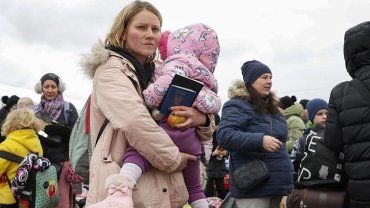 В соседние с Украиной страны прибыли более 4,4 млн беженцев