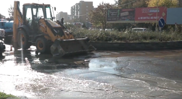 В Ужгороде рядом с торговым центром открылся бесплатный "бассейн" 