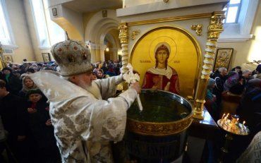 Как нельзя использовать святою воду после Крещения