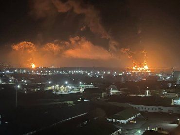 Резервуары загорелись на нефтебазе в Брянске