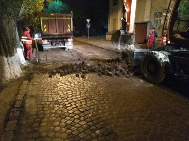 В Ужгороде продолжаются ремонты дорог от которых даже не знаешь что ожидать (