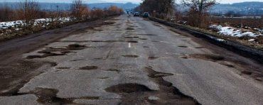 В Закарпатье на ремонт разрушенных донельзя дорог выделили больше миллиарда гривен 