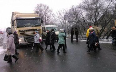 Глобальный протест: аграрии перекрыли ключевые автомагистрали Украины