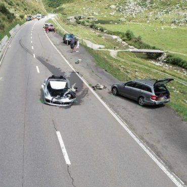 ДТП столетия : На перевале Сен-Готард в Швейцарии столкнулись Mercedes, Porsche и Bugatti