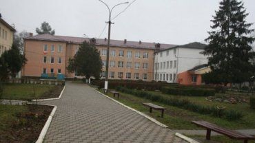 В Закарпатье коллектив школы спустя месяцы добился от депутатов справедливости 