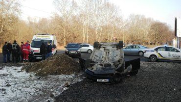 Автомобиль перевернулся на крышу: В Ужгороде возле Боздоша ДТП