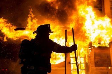 На Закарпатье тушили пожар в доме кандидата на должность руководителя роддома 