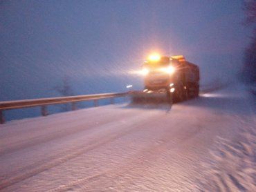 Зимние курьезы в апреле: В Закарпатье дороги за ночь покрылись слоем снега