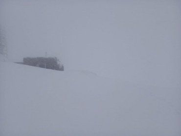 В Закарпатье есть место, которое продолжает каждый день заваливать снегом 