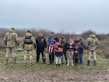 12 ромов и 3 уклонистов выловили на границе в Закарпатье 