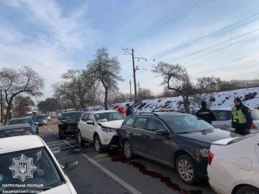 ДТП в Ужгороде: Нарководитель организовал "паровозик" из 4 разбитых авто 