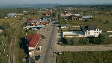 Дворцы и соперничество: Как выглядит самое богатое село в Закарпатье