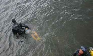 Ужасная смерть: На Закарпатье из реки вытащили мертвое тело человека 