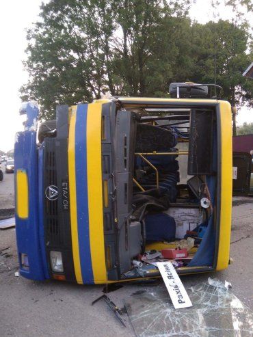 На Закарпатье рейсовый автобус утром попал в ДТП: Новые подробности 