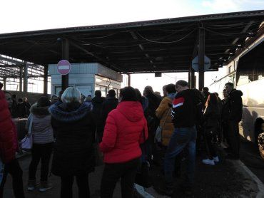 В Закарпатье на одном из КПП протест, заробитчане никого не пропускают: Что случилось