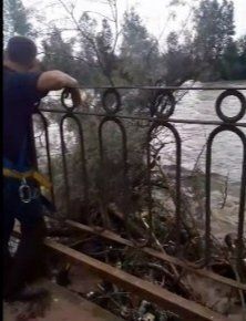 Паводок пришел в ещё один район на Закарпатье - мост едва ли держиться! 