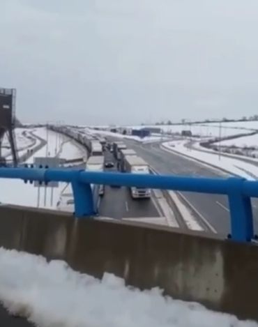 Венгрия заблокировала украинские грузовики на границе со Словакией