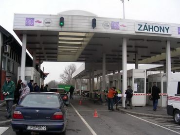 С понедельника венгерские перевозчики заблокируют КПП "Захонь - Чоп"