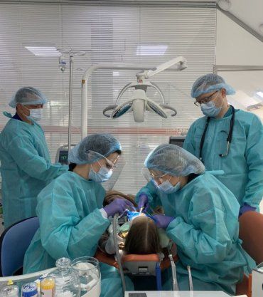 В Ужгороді стоматологічний центр "НАТАДЕНТ-2" працює у вихідні