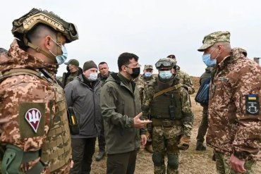 Ukraine President Volodymyr Zelensky speaks with servicemen during a visit to army outposts on the administrative border with Russia-annexed Crimea on April 27