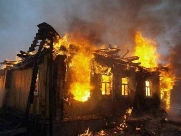 В Закарпатье жилой дом охватил бушующий пожар 