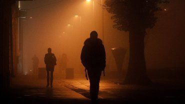 По одному не ходить!: В Ужгороде предупреждают о подозрительной компании в районе Краснодонцев 