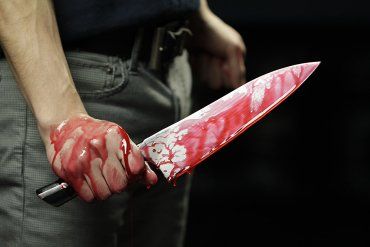 На Закарпатье в кафе 21-летний парень напал с ножом на клиента
