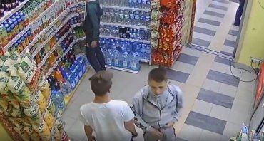 Будьте настороже: В центре Ужгорода предупреждают о малолетних преступниках 