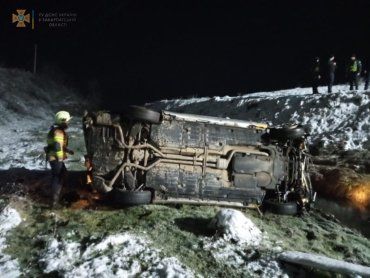 Появились фото с места ДТП в Закарпатье из-за которой пассажир попал в реанимацию 