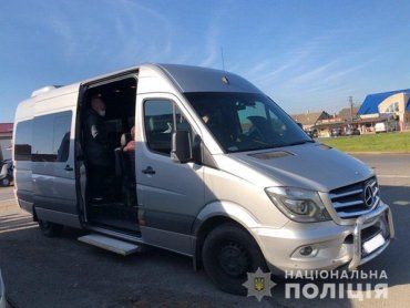 Возле Ужгорода вымогатель обстрелял пассажирский автобус, пока внутри были люди