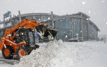 Из-за сильного снегопада украинцы застряли в аэропортах