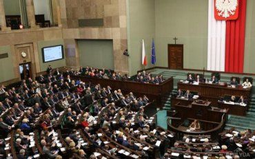 Польський закон может еще больше испортить отношение между Варшавой и Киевом