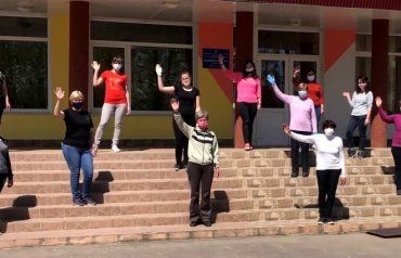 Учителя одной школы в Закарпатье сняли до учеников волшебный клип