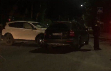 В Ужгороде кроссовер протаранил автомобиль: Кадры от очевидцев с места события 
