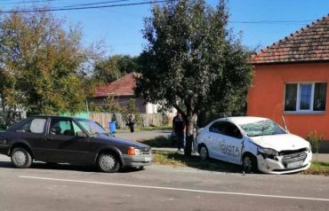 ДТП в Мукачево: Автомобилю фирмы очень досталось
