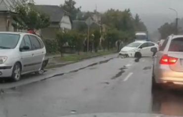 ДТП с самого утра в Закарпатье: Дорогущей "Тойоте" оторвало колесо 