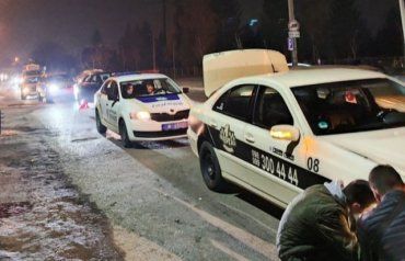 Вблизи Ужгорода масштабное ДТП: Один из участников - такси 