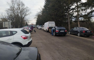 Заробитчане атакуют: Что творится сейчас на границе в Закарпатье 