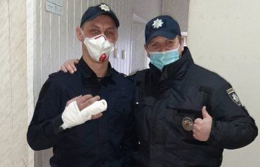 Прыгнул со второго этажа: В Ужгороде патрульный сломал палец при задержании преступника 