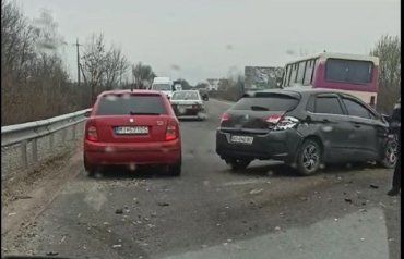В Закарпатье ДТП с пассажирским автобусом спровоцировало транспортный коллапс 