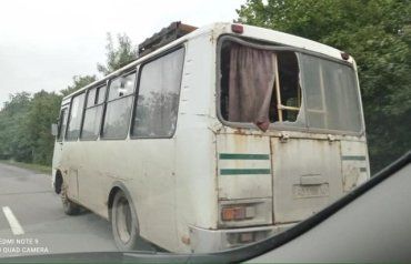 На дороге в Закарпатье заметили автобус-убийцу, который еще и перевозит людей 