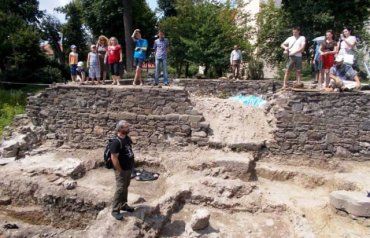 На Закарпатье археологи изучают храм, который был возведен в 13 веке 