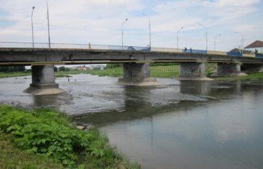 На Закарпатье водолазы нашли в реке утопленника 