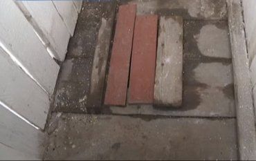 Туалет, в который упал первоклассник в Закарпатье, официально закрыли от греха подальше 