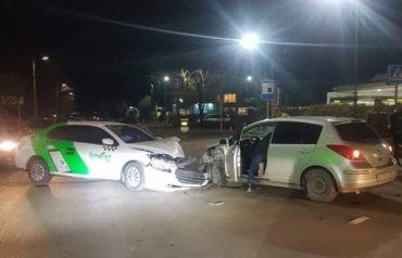 В Ужгороде такси "LimeJet" попало в мощное ДТП