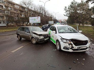 Жесткое ДТП в Ужгороде: Водитель снёс такси "LimeJet" на бешеной скорости 