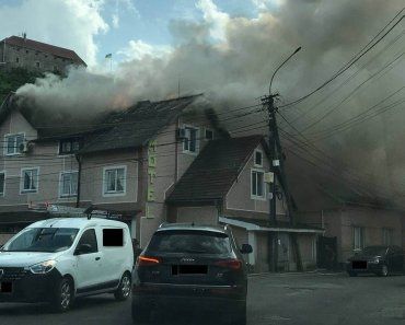 Масштабный пожар в Мукачево: Пылает мотель возле замка "Паланок" 