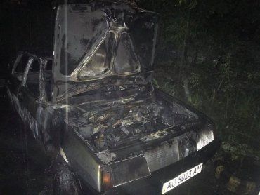 Известны детали утреннего поджога машины чиновника в Ужгороде 