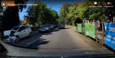 В Ужгороде недалеко от ОГА авария: Автомобилям знатно досталось от столкновения 